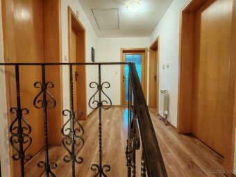 Štýlový dvojgeneračný 5-izb. dom, bazén, Trenčianska Turná - 12