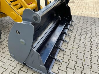 Komatsu WB97 2007 - 12