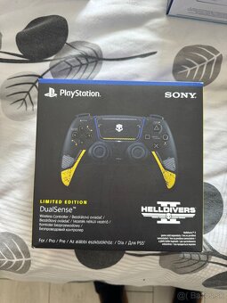 Ovládače na PS5 limited edition - 12