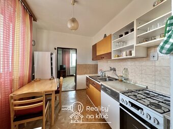 Na predaj zariadený 4-izbový byt s garážou v obci Dubník - 12