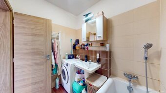 RADO | 4i byt s terasou a parkovaním v tichej časti Rovinky  - 12