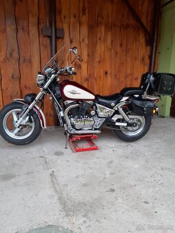 Suzuki Marauder VZ 800 - 12