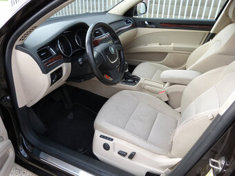 Škoda Superb kombi 2,0 TDi DSG rok 2013 - 12