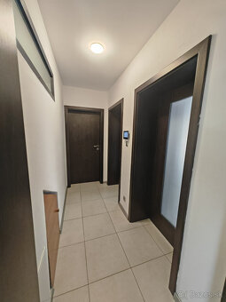 Prenájom 2 izbový byt v centre PB - 12