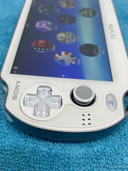 PS VITA PCH-1000 - OLED biela verzia 3. - 12