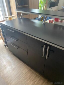 Moderná kuchynská linka so spotrebičmi - 12