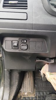 Rozpredam toyota auris - 12
