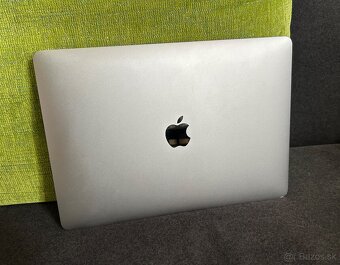 MacBook Pro 13”, 2018, Four Thunderbolt 3 Ports - 12
