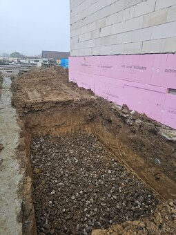 Ponúkame výkopové a stavebné práce BB - 12