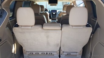 Chrysler Town&Country - 12