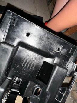 Tapaciry dveri, plasty z interieru VW golf 5 combi 2009 - 12