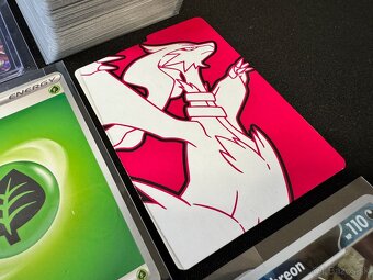 Pokemón MEGA balík (A): 100ks kariet v obaloch s EX + darček - 12