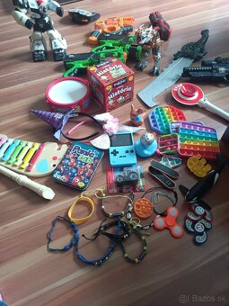 Rôzne hračky/drobnosti - 12