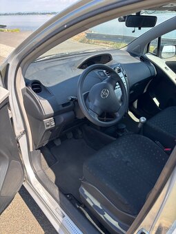 Toyota yaris 1.3 - 12