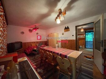 Ježidedko-Ježibabka s MHD - veľká murovaná chata nad Ruskou. - 12