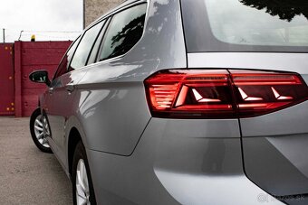 Volkswagen Passat Variant 1.6 TDI 88Kw - 12