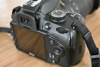 Nikon d3200 + objektiv nikkor 18 - 105 AF-s - 12