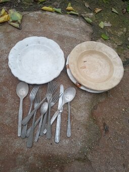 Taniere misy príbor - 12