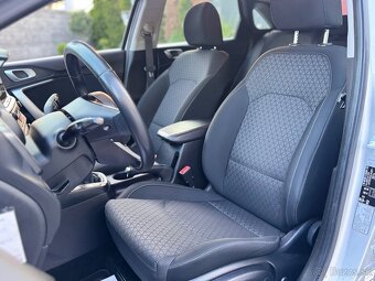 Kia Ceed 1.6Crdi m2020 manual - 12