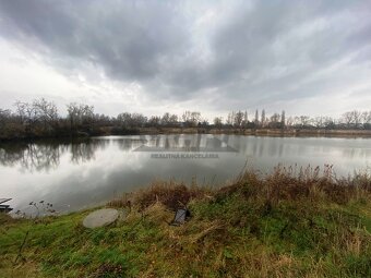 Záhrada s murovanou chatou pri Kalnom jazere – Rača - 12