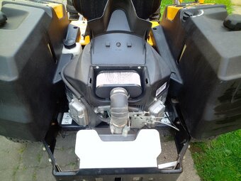 Trávny traktor  ,rider CUB CADET Z-FORCE SZ 48 - 12