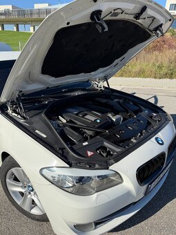 BMW F10 528i 3L benzín 190KW - 12