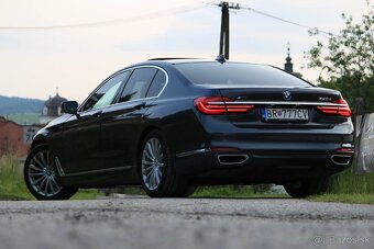 BMW Rad 7 730d xDrive A/T - 12
