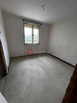 Dvojpodlažný Rodinný Dom na pozemku 786 m2 - Chyžné - 12