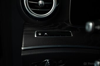 Mercedes-Benz E trieda Kombi 400 4MATIC A/T - 12