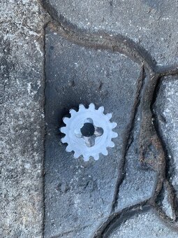 Predám držiak rezervného kolesa navijak do vw - 12