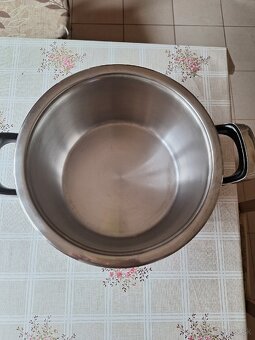 Predam hrnce a kuchtu - 12