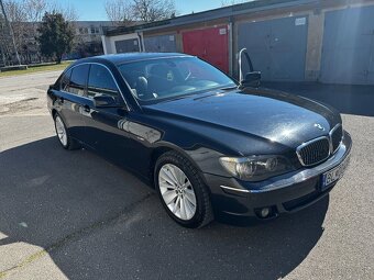 BMW 750i - 12
