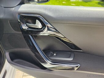Peugeot 208, 1,2 - 12