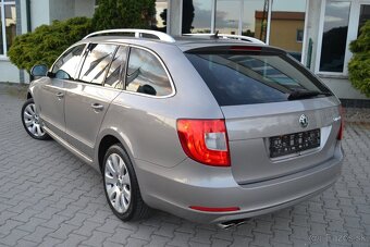 ŠKODA SUPERB COMBI II 2.0 TDI ELEGANCE, KOŽA, BIXENÓNY, R17 - 12