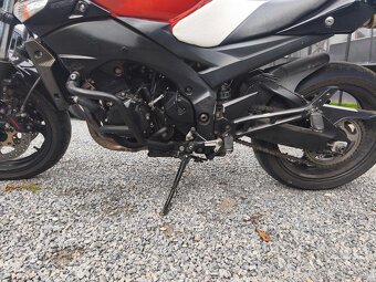 Suzuki gsr 600 - 12