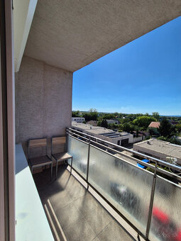 Znížená cena- priestranný 2 izbový byt s parkovacím miestom - 12