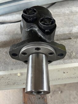 Hydromotor rozvadzac kosa traktorova kosacka - 12