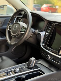 Volvo V60 B4 Momentum Pro - 12