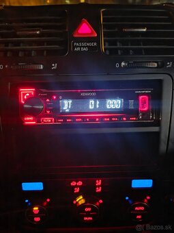 Predam Volkswagen Golf Bluemotion 1.9 TDI 77 Kw Rok 2009 - 12