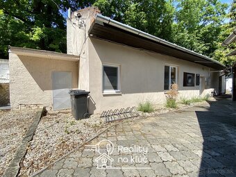 Na prenájom obchodný priestor s terasou v centre mesta NZ - 12