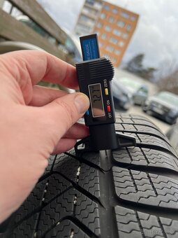 225/40/19 Pirelli Sottozero 3 - 12