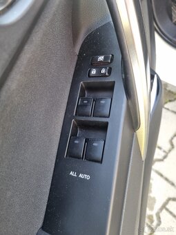 Toyota Auris Touring Sports 1.6 l Valvematic - 12