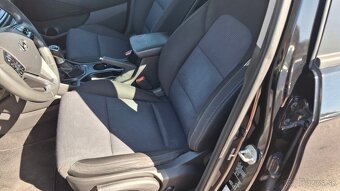 Hyundai Tucson 1.7 CRDi Family - 12