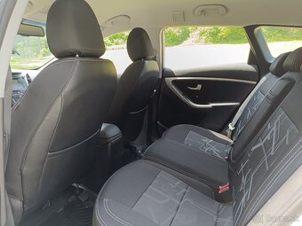 Hyundai i30 CW 1.6i CRDi, výbava: Family - 12