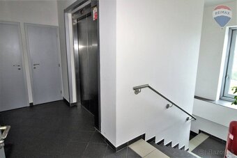 Na prenájom moderná kancelária v centre mesta - 12