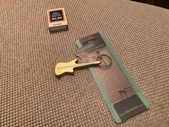 Predám PRE GITARISTOV milý darček-otvárak a prívesok GITARA - 12