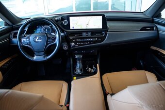 Lexus ES300h - 12