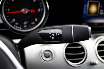 Mercedes-Benz E trieda Sedan 220 d 4MATIC A/T - 12