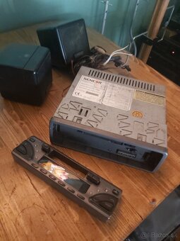 Autorádio Sony a Sencor, dvd s monitorom v opierke - 12
