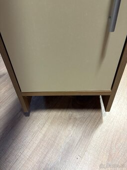 Stojatá skriňa - 12